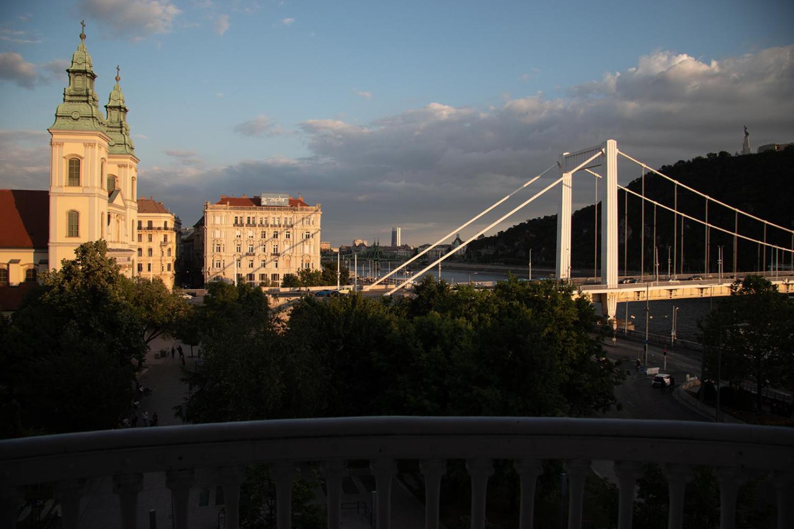 Downtown Riverfront Budapeszt